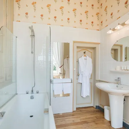 Chateau De Bouceel - Mont Saint Michel Bed and Breakfast